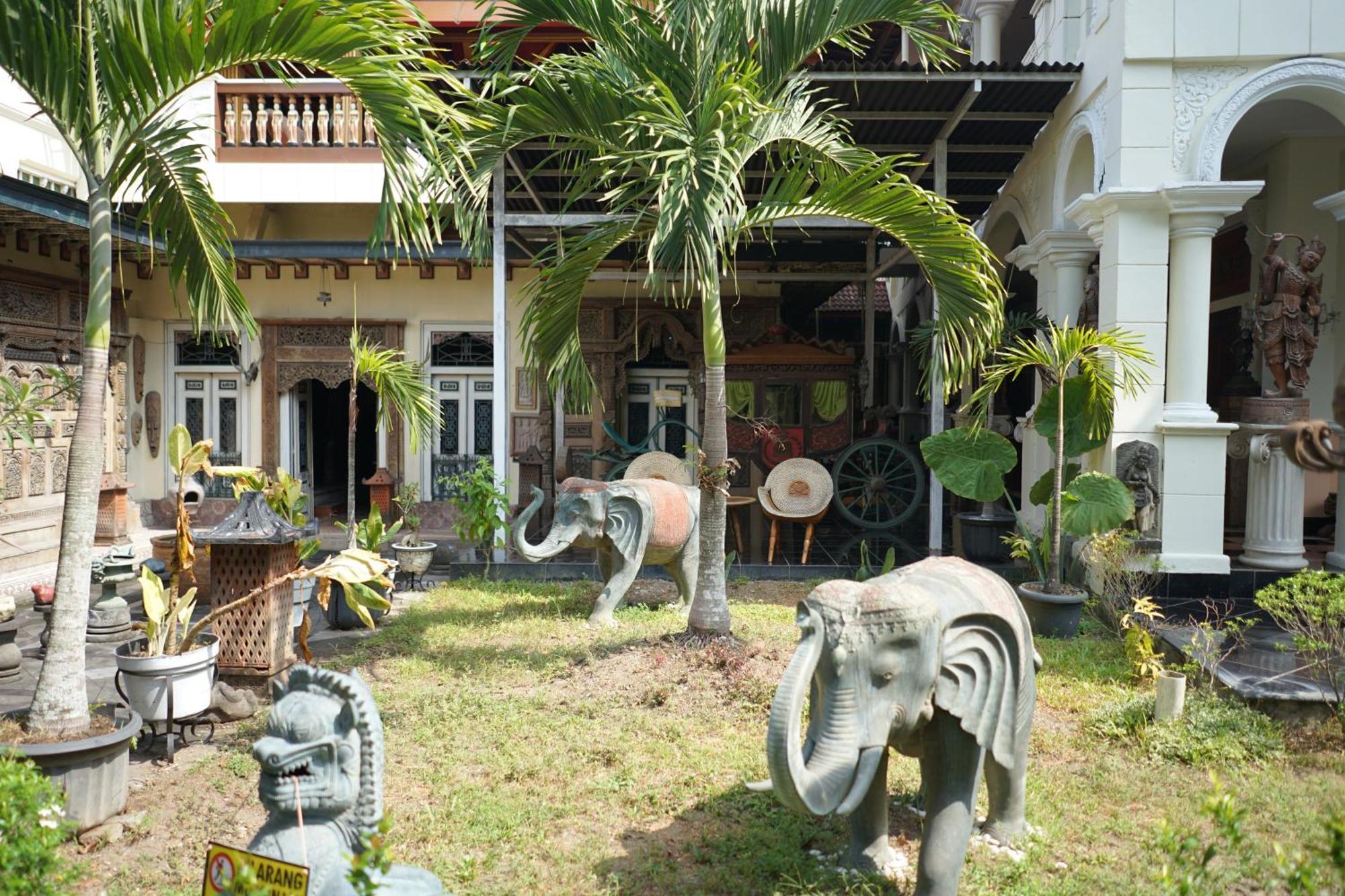Rumah Pesik Art Heritage Gondowulung Buitenkant foto